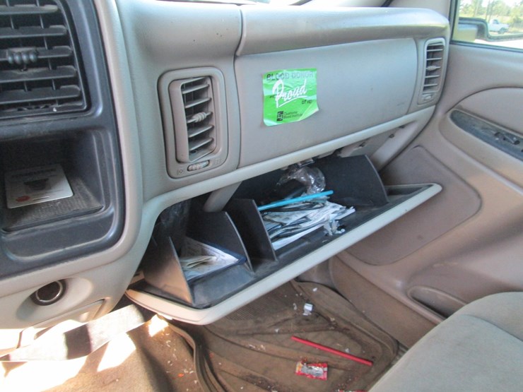 2004-chevrolet-tahoe-image-26