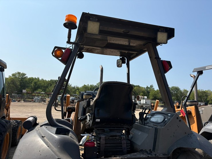 2006-case-570m-xt-image-12