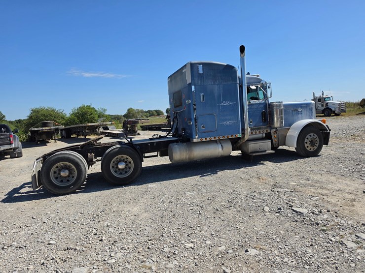 1997-peterbilt-379-image-23