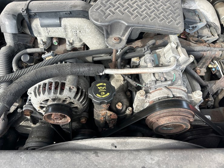 2005-gmc-sierra-2500-image-38
