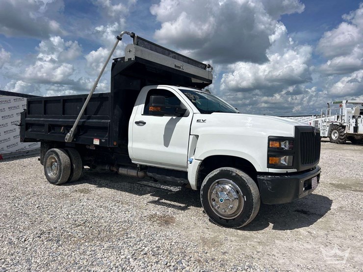 2019-international-cv515-s/a-landscape-dump-truck-image-2