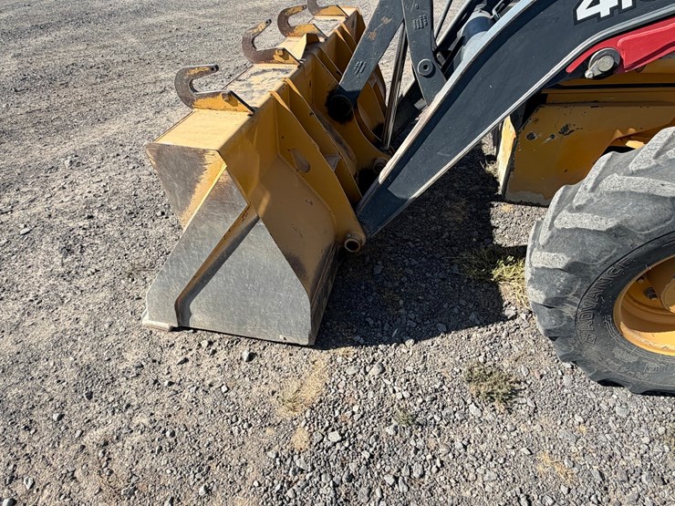 2017-deere-410l-image-12
