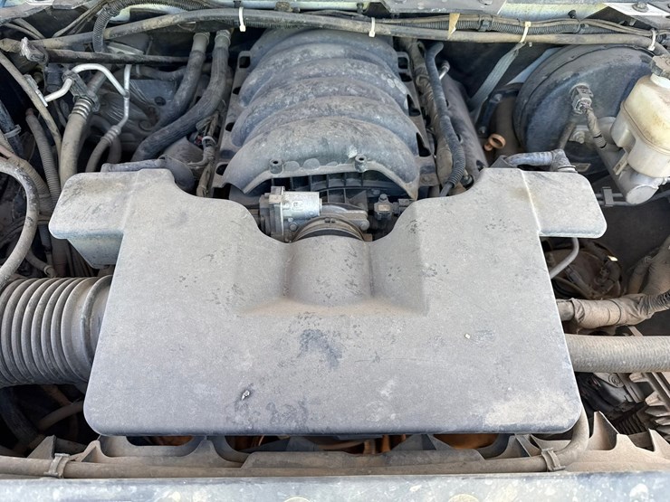 #1395-•-2019-chevrolet-silverado-4x4-pickup-truck-image-18