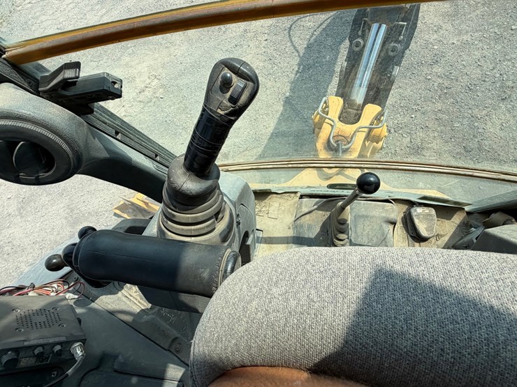 2016-deere-410l-image-75