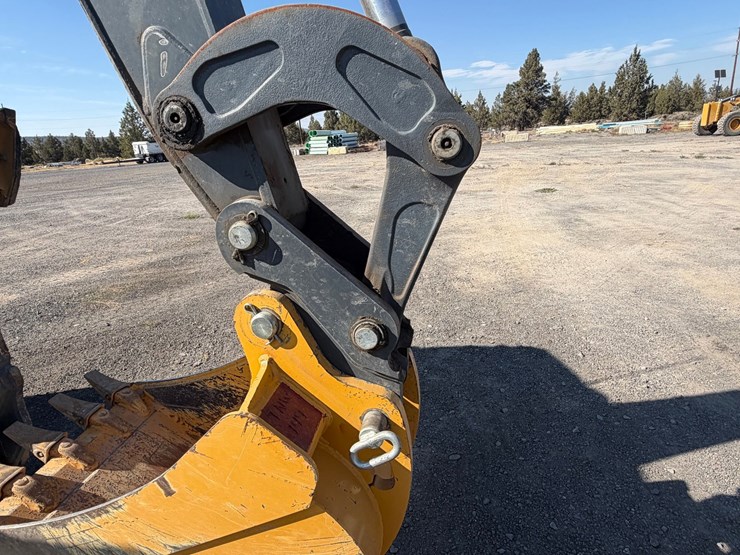 2017-deere-410l-image-41