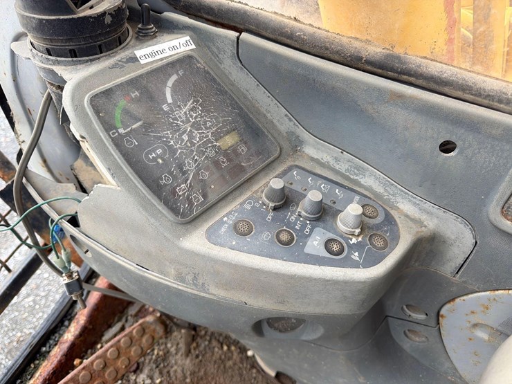 deere-200d-lc-image-27