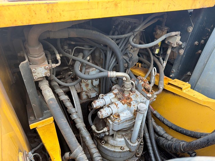 deere-200d-lc-image-22