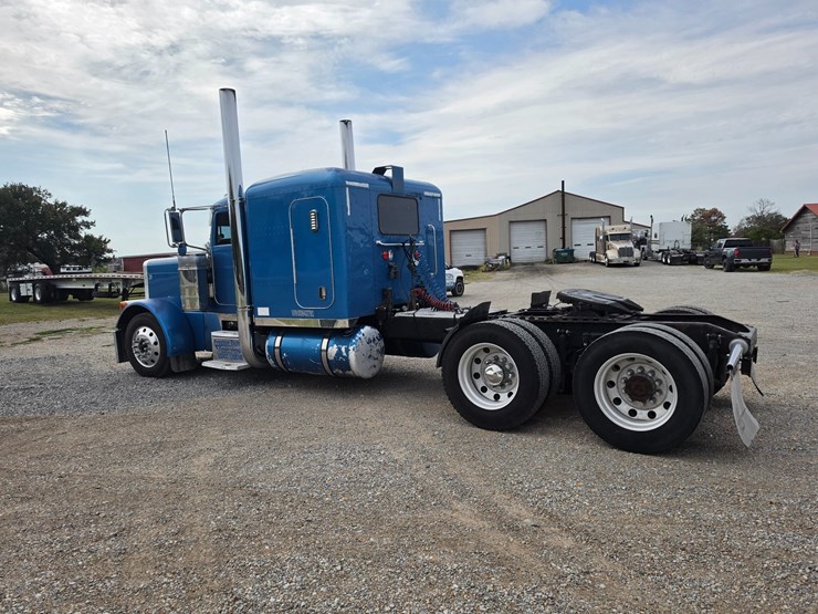 2005-peterbilt-379-image-10