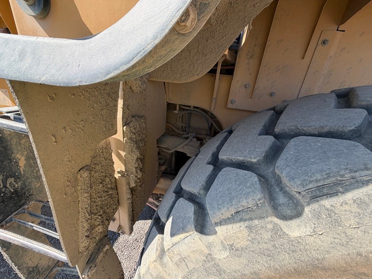 2015-caterpillar-950m-image-32