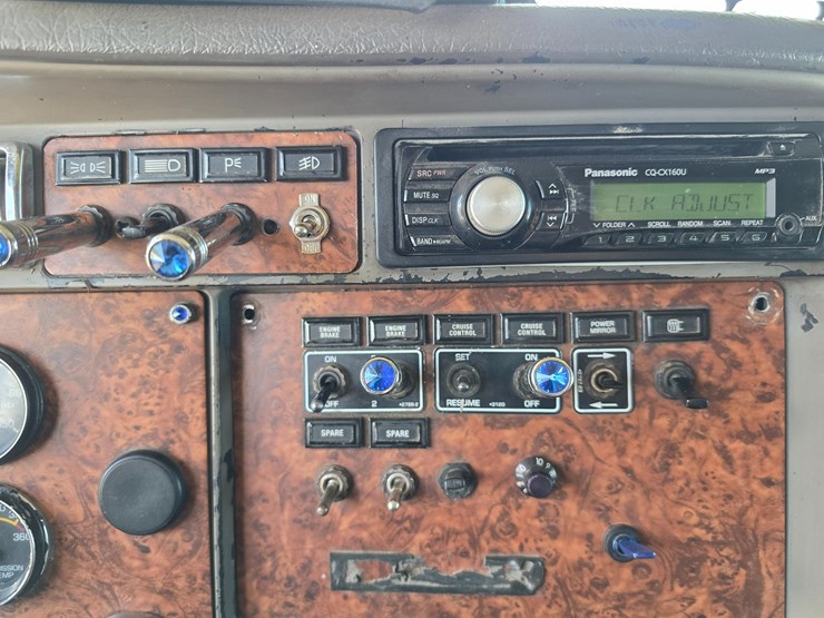 2003-kenworth-w900-image-66