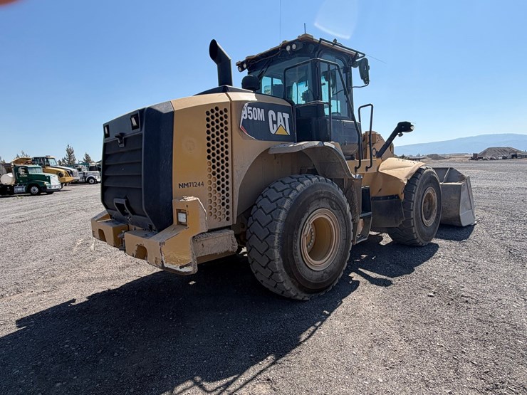 2015-caterpillar-950m-image-5
