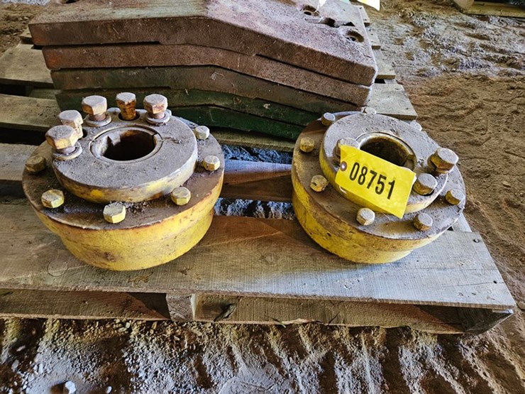 #8751-•-john-deere-dual-hubs-image-1