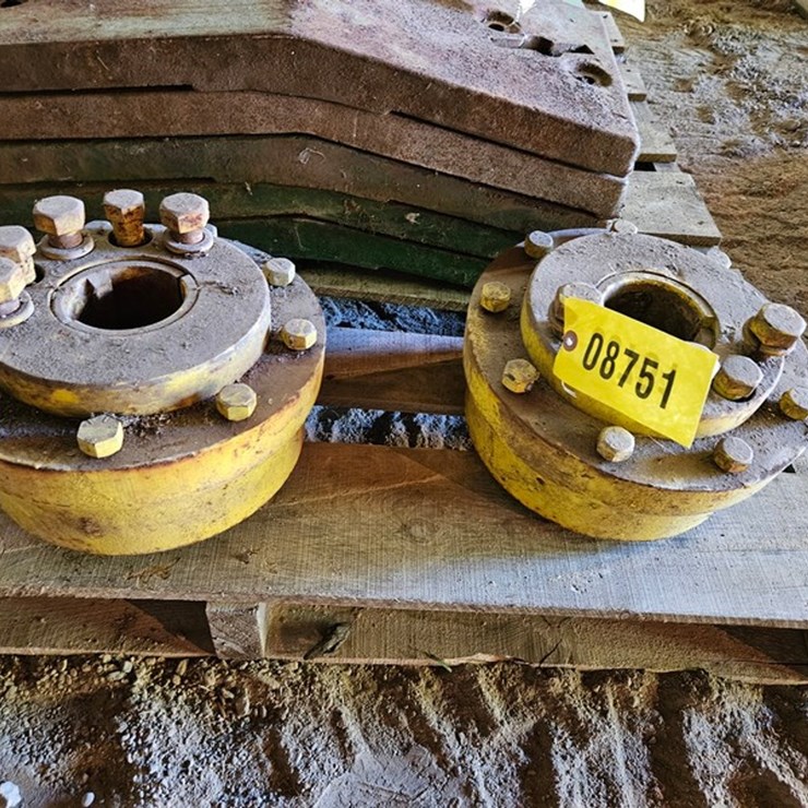 #8751 • John Deere Dual Hubs