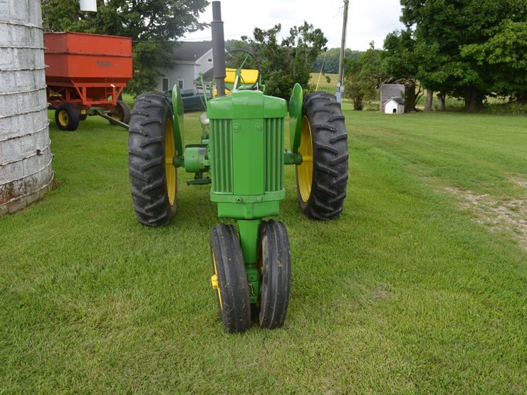 1957-john-deere-520-image-2
