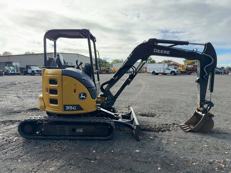 2021-deere-35g-image-6