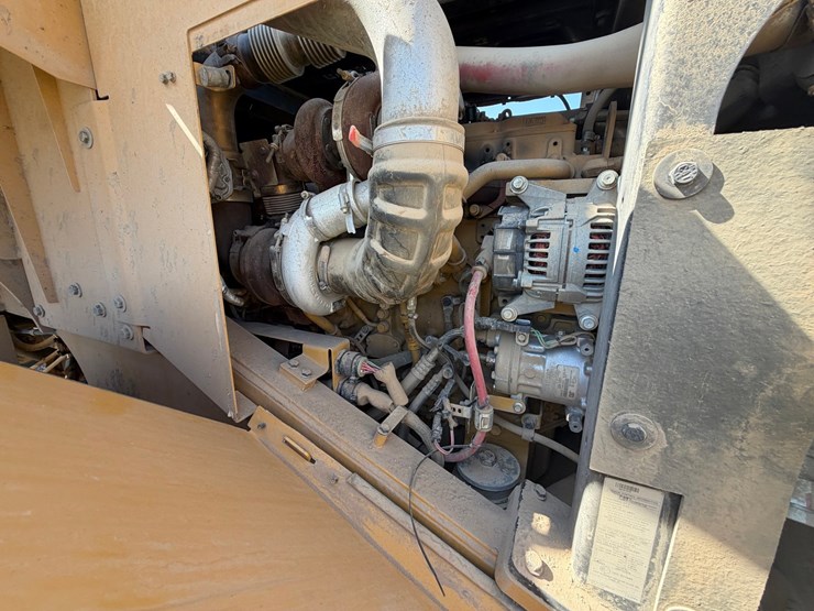 2015-caterpillar-950m-image-49