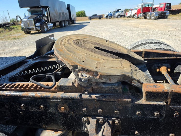 1997-peterbilt-379-image-100