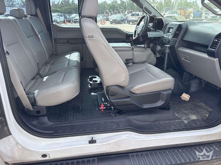 2017-ford-f150-image-21