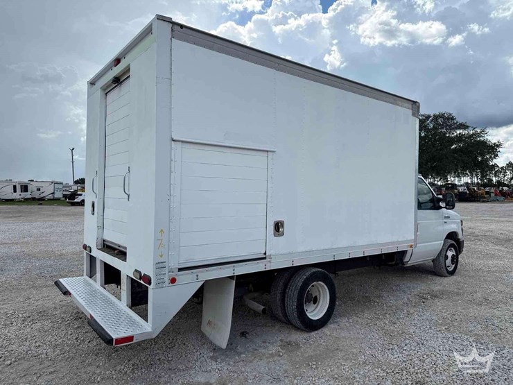 2014-ford-e450-image-4