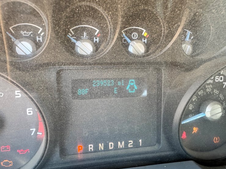 2014-ford-f250-xl-image-16