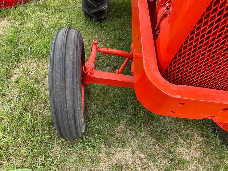 #1003-•-allis-chalmers-ib-tractor-image-13