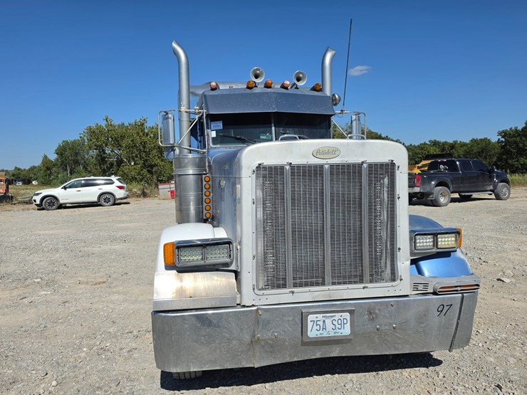 1997-peterbilt-379-image-33