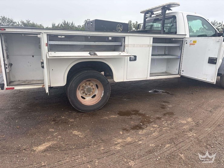 2016-ford-f550-image-22