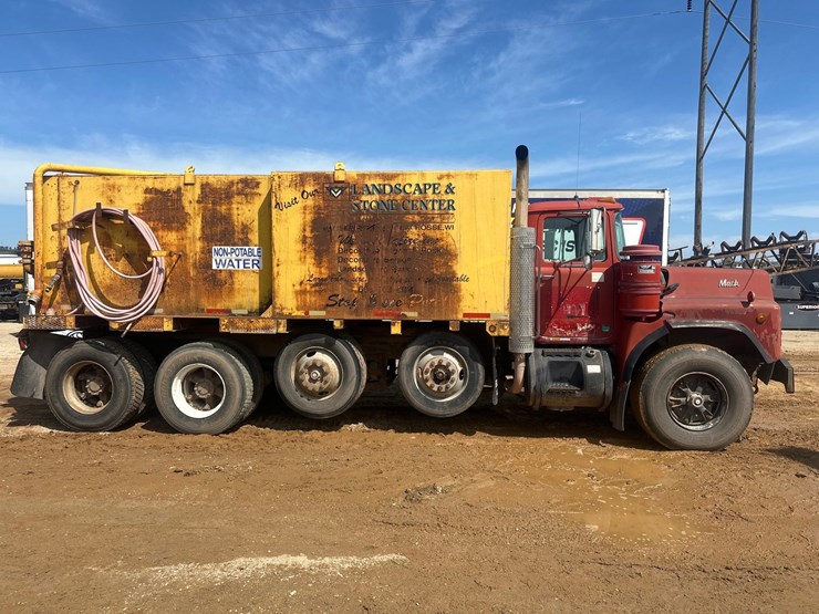 1992-mack-rb688s-image-5