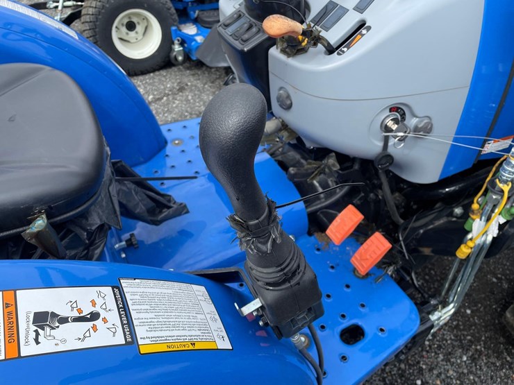 new-holland-workmaster-35-image-10
