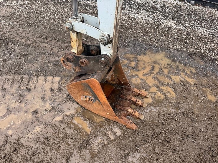 2017-takeuchi-tb230-image-10