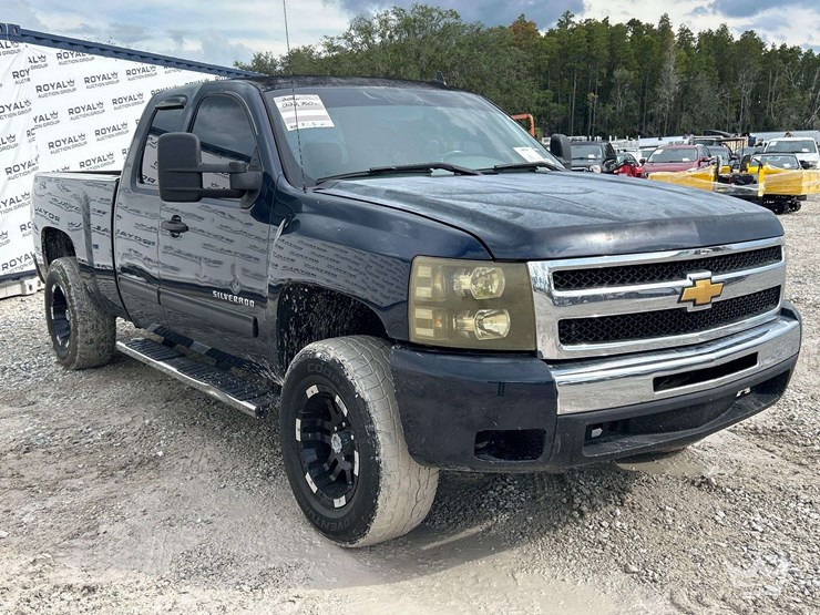 2011-chevrolet-silverado-1500-image-2