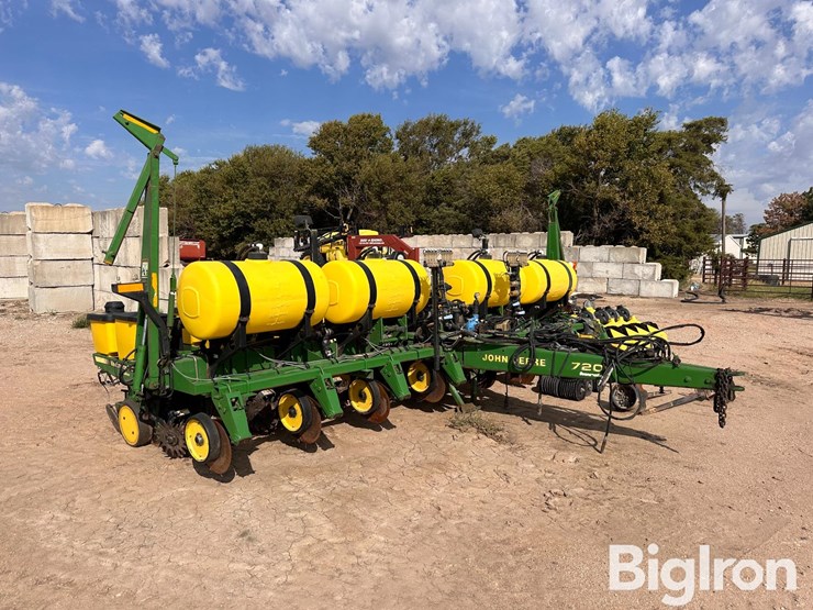 john-deere-7200-image-3