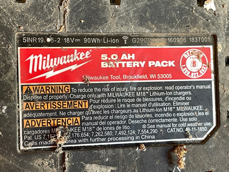 #5512-•-(3)-milwaukee-18v-batteries-and-charger-image-35