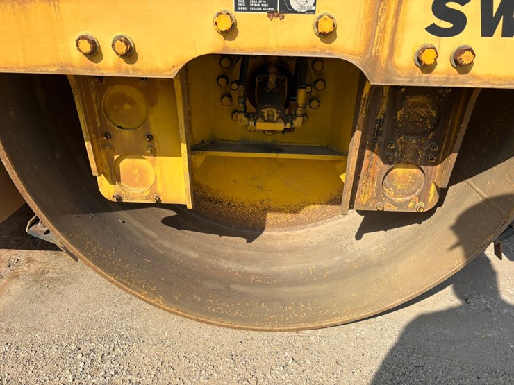 #2410-•-2015-sakia-sw880-double-drum-smooth-roller-compactor-image-62