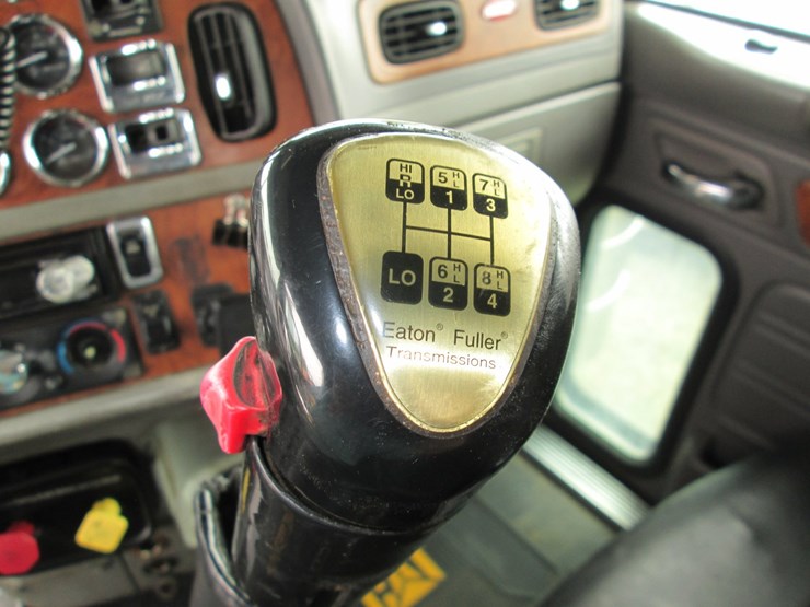 2006-peterbilt-379-image-34