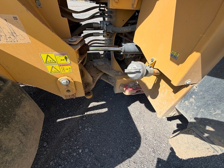 2015-caterpillar-950m-image-35