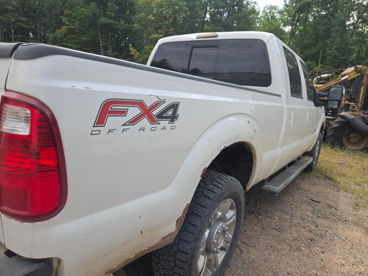 2013-ford-f250-lariat-image-16