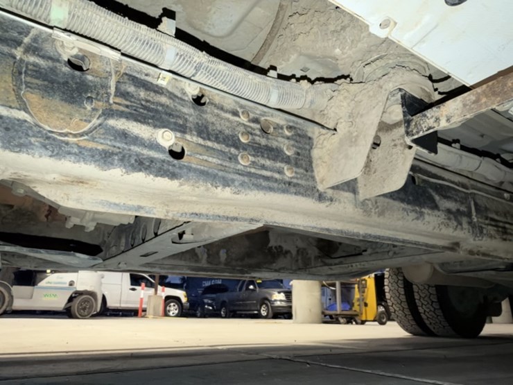 2016-chevrolet-silverado-3500hd-image-30
