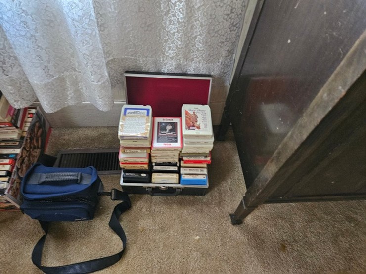 #8001-•-live-on-the-ground-house-hold-items-image-35