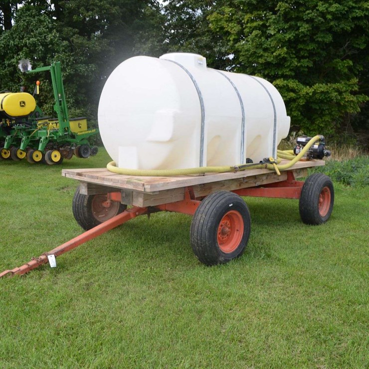 725 Gallon Nurse Tank on AC wagon gear