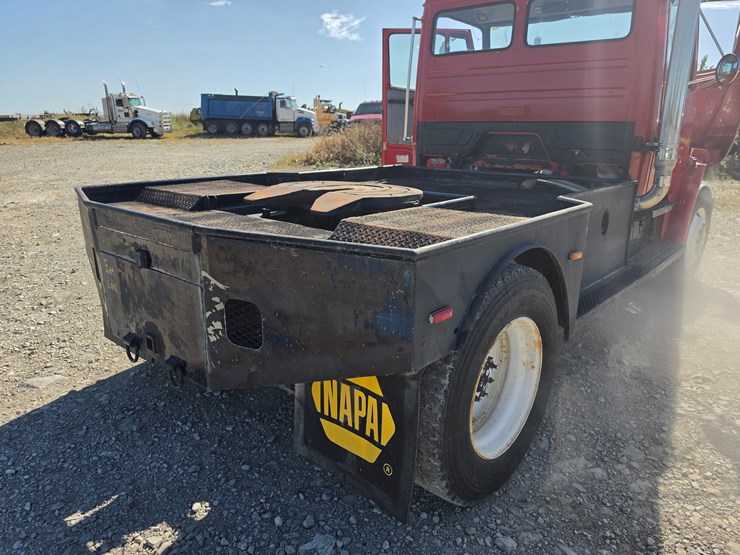 1997-freightliner-fl70-image-74