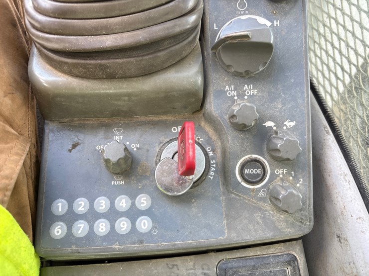 2012-deere-470g-lc-image-87