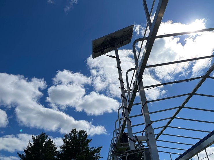 #1640-•-dock-rite-aluminum-electric-pontoon-lift-with-canopy-image-5