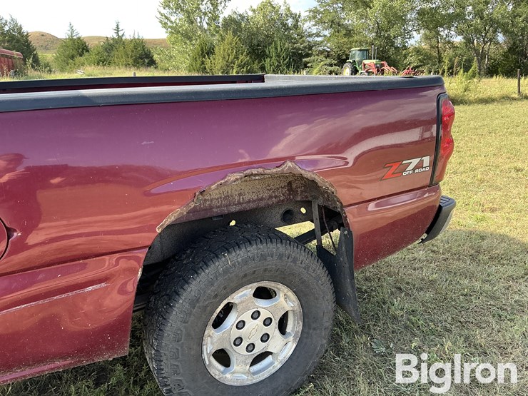 2004-chevrolet-silverado-1500-image-18