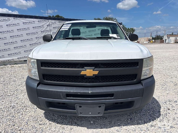 2013-chevrolet-silverado-1500-pickup-truck-image-22