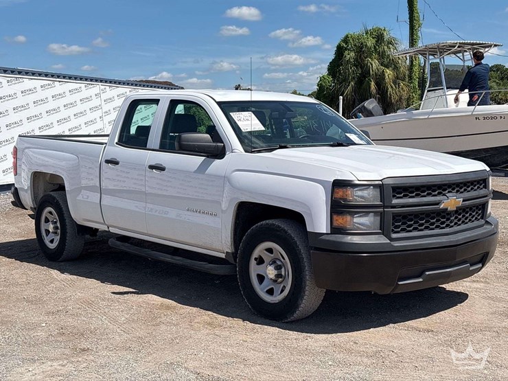 2014-chevrolet-silverado-crew-cab-pickup-truck-image-2