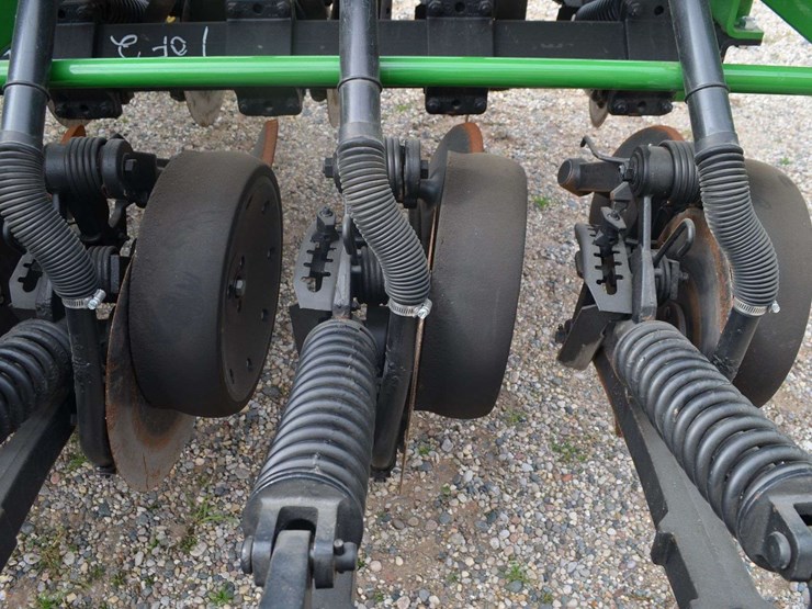 2016-john-deere-1590-image-15