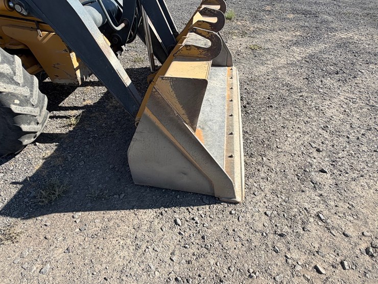 2017-deere-410l-image-16