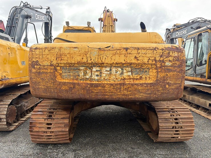 deere-200d-lc-image-7