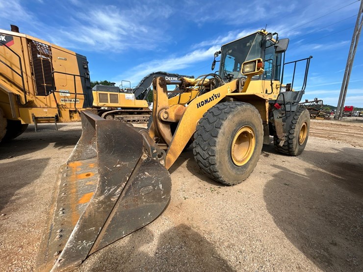 #3650-•-2011-komatsu-w380-6-wheel-loader-image-1